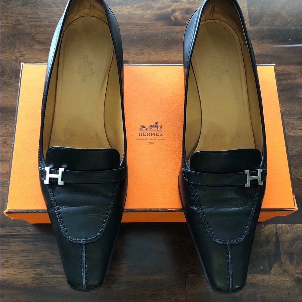 Hermès Classic Black H Buckle Pumps Size 38